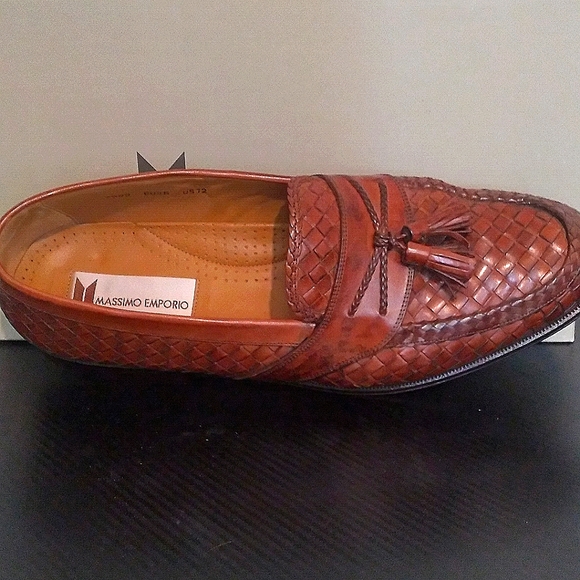 Brown Leather Slip-On Loafers with Woven Pattern and Tassels excellent condition - Picture 4 of 4